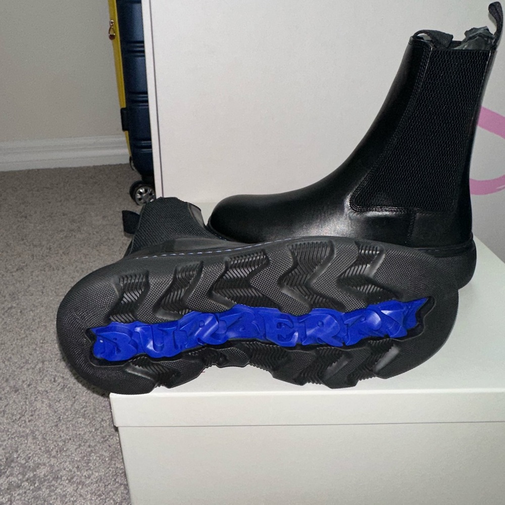 Burberry Black Leather Chelsea Boots - Picture 3 of 5